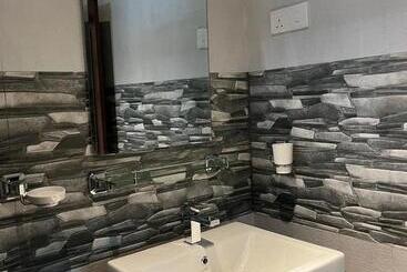 Bed and Breakfast Tropical Retreat Villa