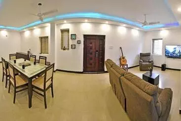 ホテル Cozy Vacation Home