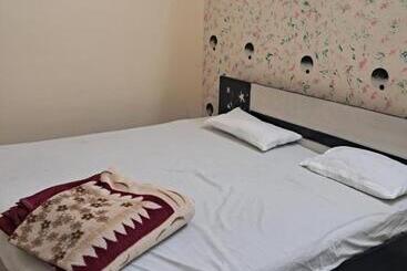 ホテル New Samrat