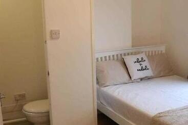 پانسیون Tanta Flat Near Victoria Station