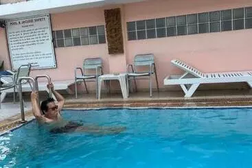 ホテル โรงแรม พรรณทวี
