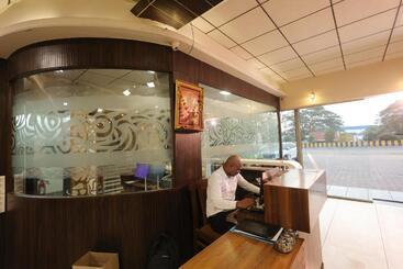 Hotel Sharveen Classic Inn