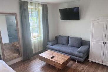 Gasthaus & Hotel Backhendlstation