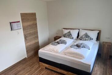 Gasthaus & Hotel Backhendlstation