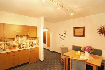 酒店 Appartement Kostenzer