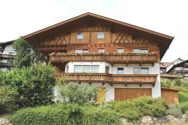 Отель Appartementhaus Untere Tanne