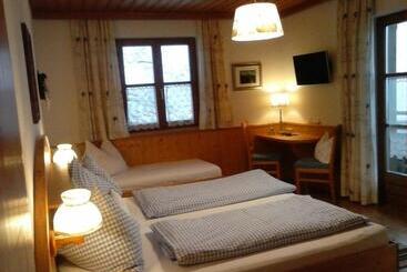 Отель Biobauernhof Windbachgut