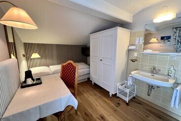 فندق Haus Schrofenstein