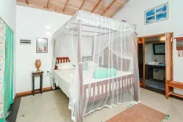 Bed and Breakfast Emel S Retreat By Tropical Magnum   Luxury Boutique Villa
