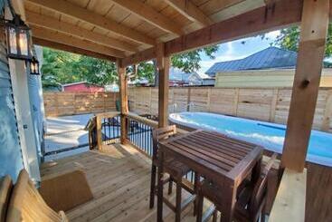 צימר Lux Historic Home Swim Spa Golf Cart