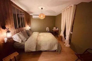 Bed and Breakfast La Cabane Affranchie