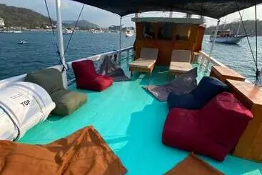 ホテル Labuan Bajo