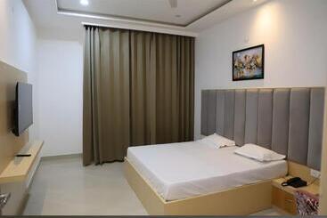 Radha Madhav Hotel & Banquet