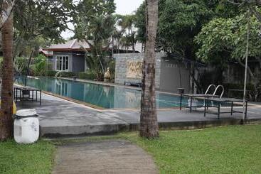 Airport Garden Resort