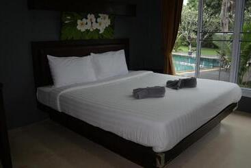 Airport Garden Resort