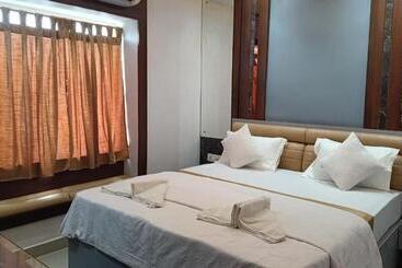 ホテル Sai Darbar & Banquet