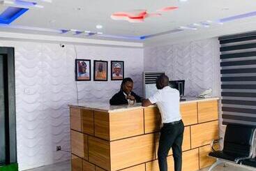 Owee Hotel Apartment And Suites