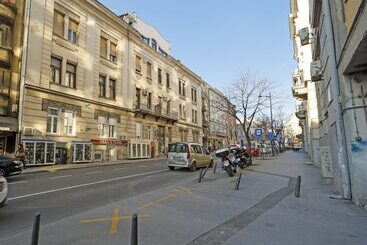 پانسیون Hop Inn Rooms & Suites