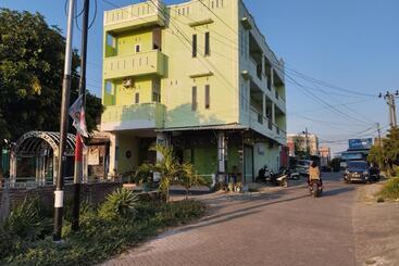 Otel Oyo 93306 Penginapan Permata Hijau Syariah