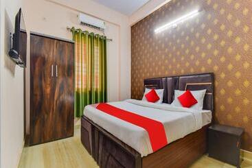 Отель Vrindavan