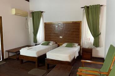 Hotell Neithal Batticaloa
