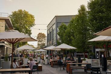 פנסיון Charming 1br Granny Flat With Seperate Spacious Living Room  Just A Stone S Throw From Newly Renovat