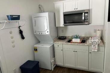 膳宿费 Cozy Private Studio W/own Yard   3mi From Beach