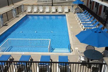 Aloha Oceanfront Motel