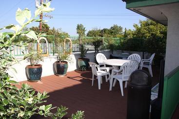 בית מלון כפרי Ambassador Inn Alhambra