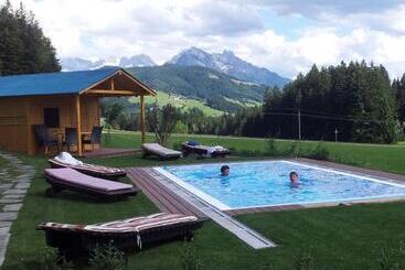 Отель Biohof Haus Wieser