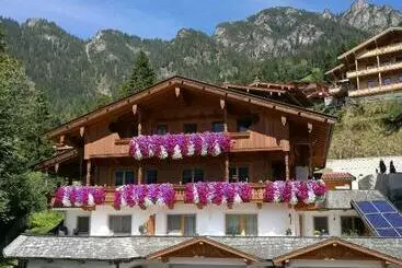 هتل Haus Kristall