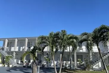 Hotel Pelican By The Sea