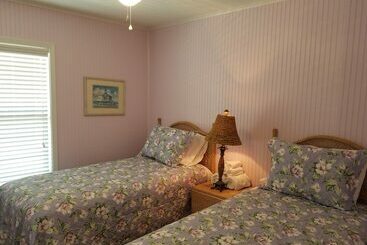 Hotel Sea And Sands Cottages