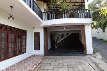 Aamiaismajoitus (B&B) Sandami Villa