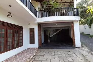 Aamiaismajoitus (B&B) Sandami Villa