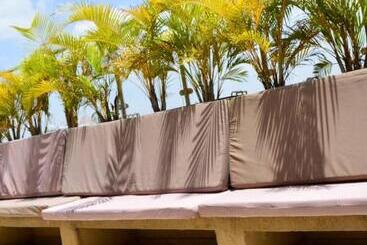 تختخواب و صبحانه Westlands Place