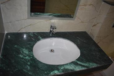 Chopta House Hotel And Restaurant