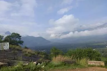 Pension Cosmic Mud House ,kanthalloor
