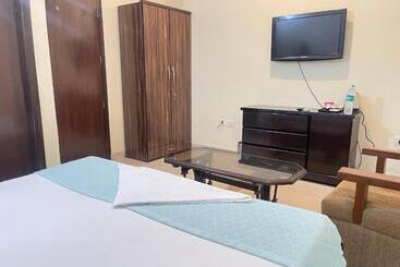 Отель Aadi S Residency