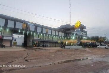 בית מלון כפרי Cm Palace & Guest House & P.gs