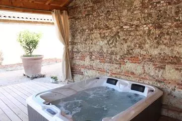 Majatalo Escons Domaine De Charme