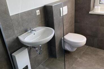 Пансион Zimmer Mit Bad Und Küche