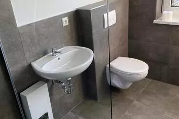 Majatalo Zimmer Mit Bad Und Küche