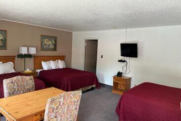 Redwood Arms Motel