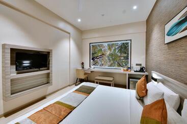 Click Hotel Pithampur