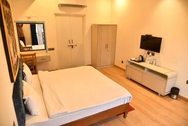 酒店 Irish Courtyard Inn