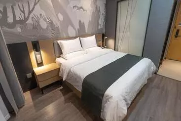 Hotel Thank Inn Plus Lanzhou New District Zhongchuan Airport Rainbow City