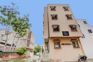 Oyo Flagship Hotel J.n.d