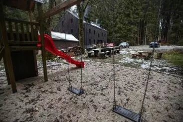 Majatalo Penzion Mezi Lesy