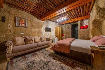 هتل Belenus Cave House